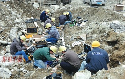湖北通城“师生冲突”真相调查 教师因肢体冲突入院治疗，校方称设备维修争执介入